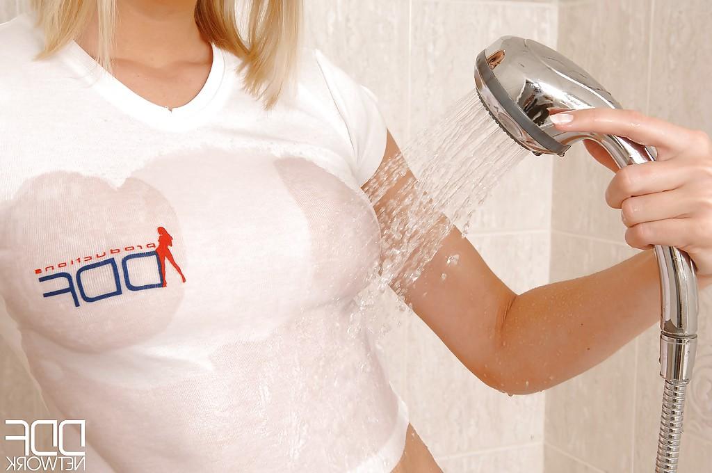 16P Sexy blonde babe Deni M and her nice tits get wet t-shirt treatment