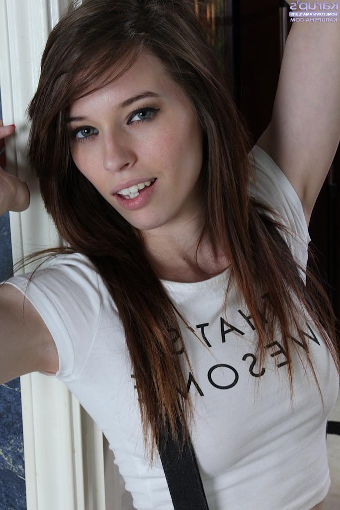 16P Pretty chick Susie Randolph posing in white shirt and short shorts
