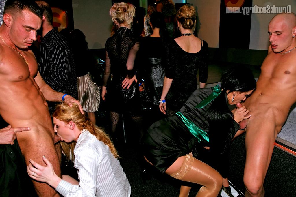 16P Flirtatious gals suck and fuck male strippers' hard shafts at the party