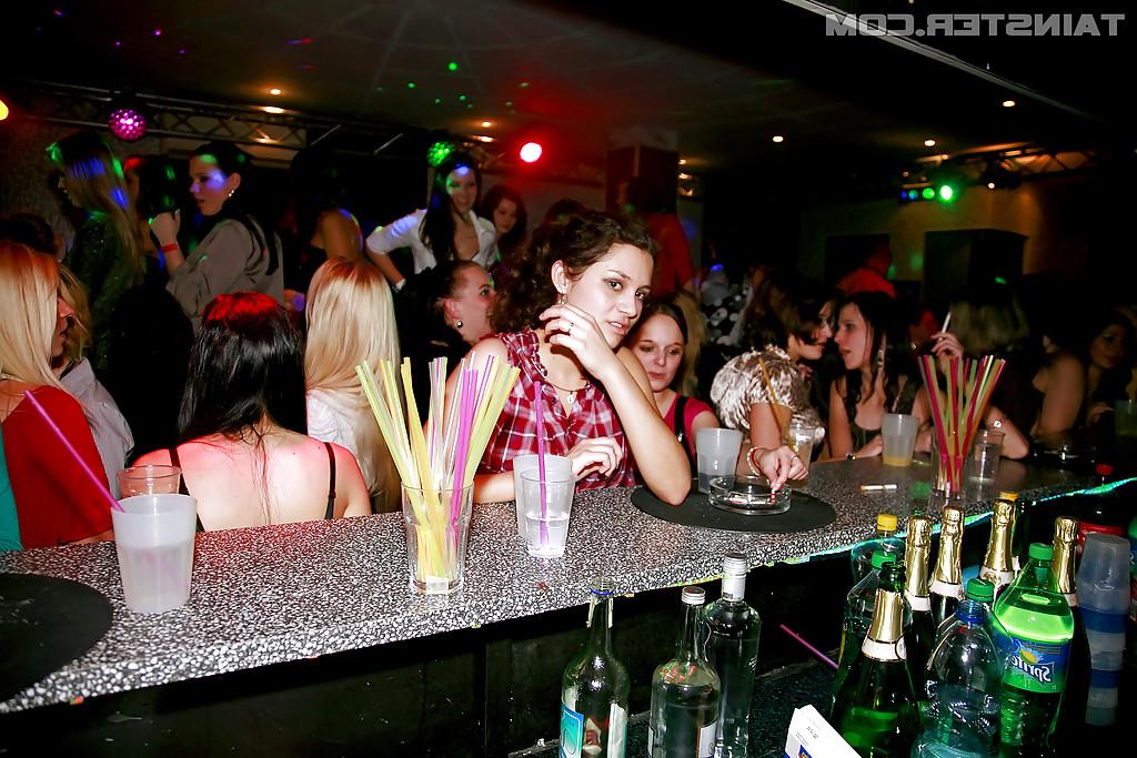 16P Sweet amateur babes getting fucked hardcore at the sex party