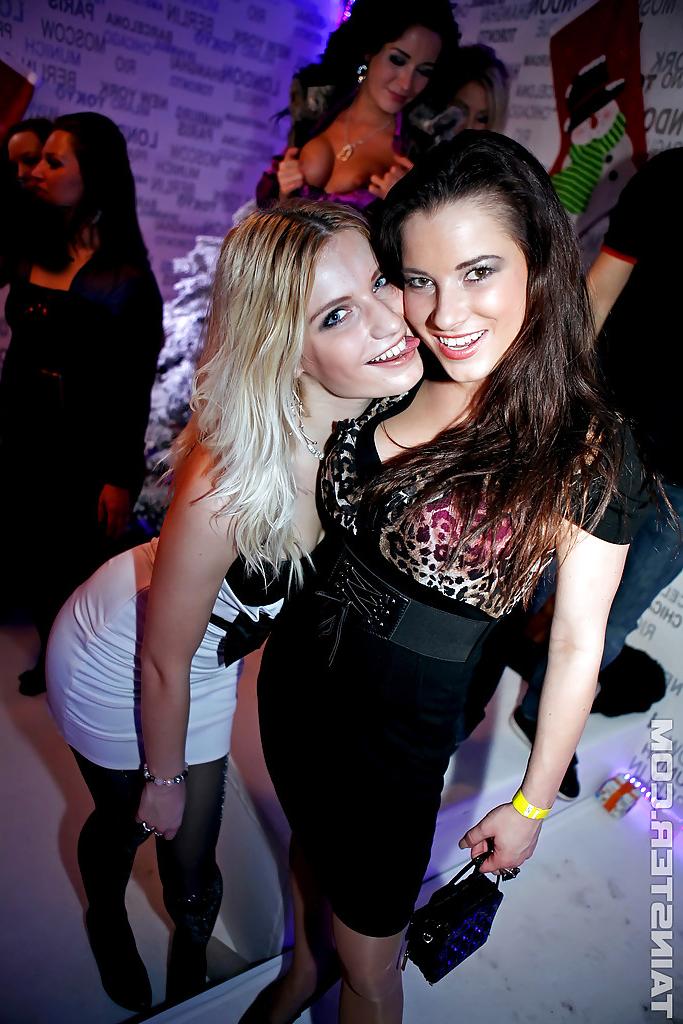 16P Salacious chicks have some lesbian fun at the drunk sex party
