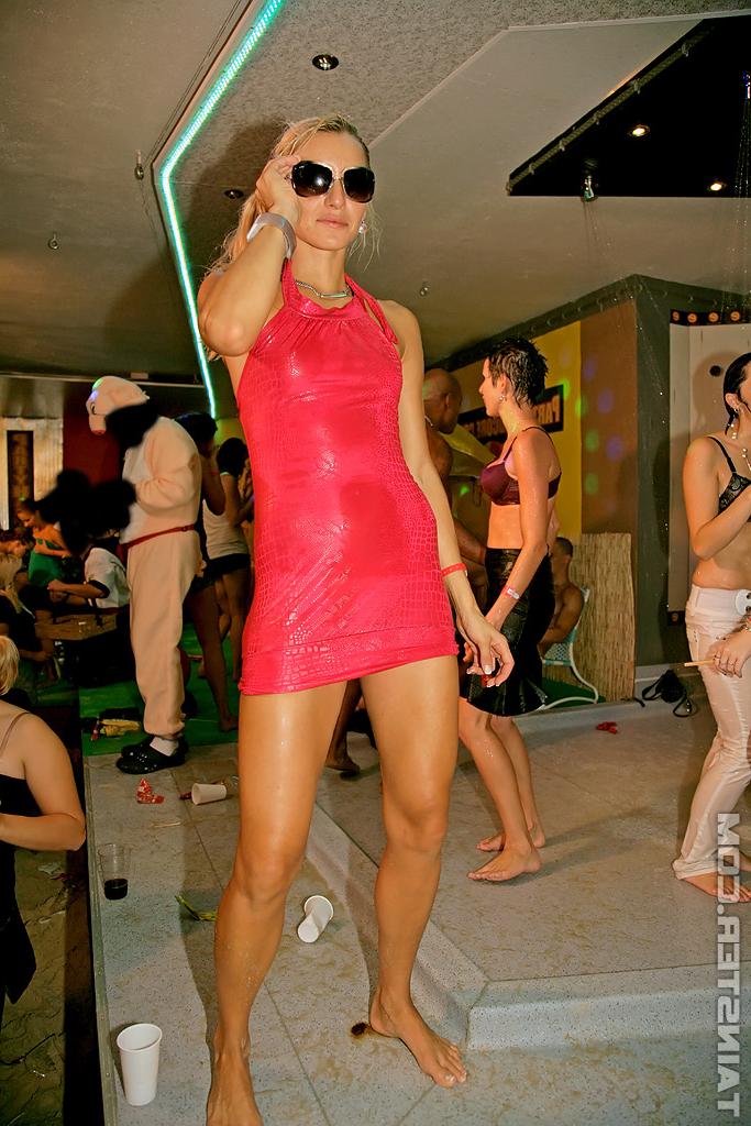 16P Filthy chicks getting shagged hardcore by male strippers at the drunk party