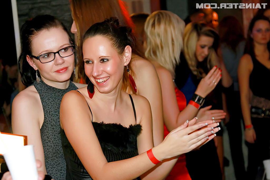 16P Twatty amateurs getting drunk and going wild at the sex party