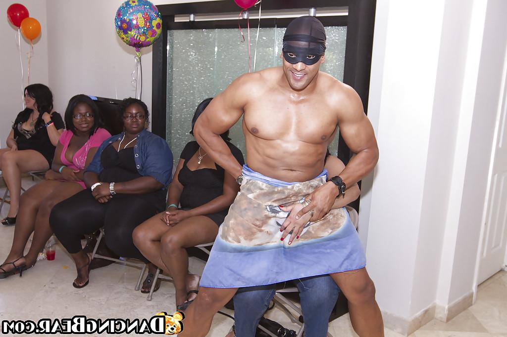 16P Muscled fellows dancing in front of happy babes during a cool party