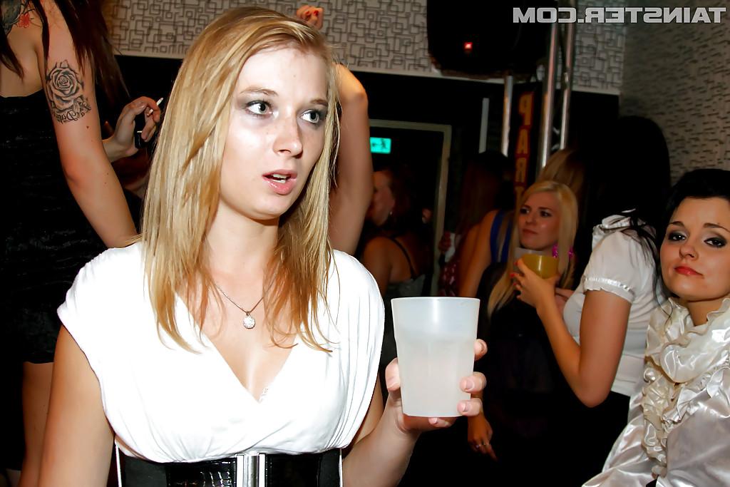 16P Fuckable amateur lassies spend some good time at the drunk sex party