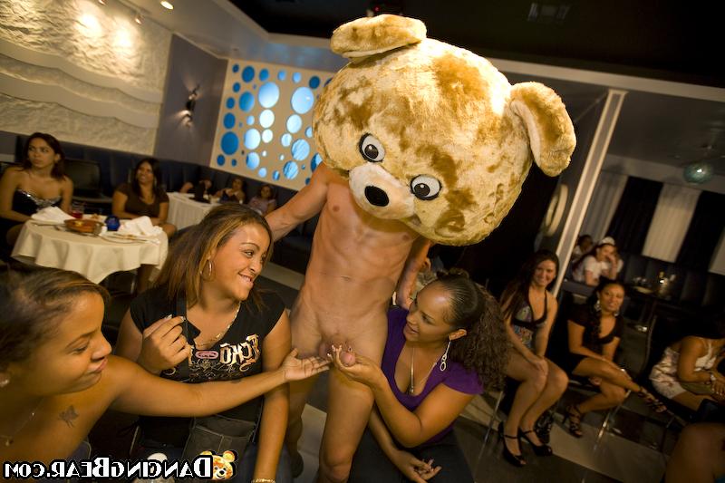 16P Seductive chicks going horny at the wild CFNM party