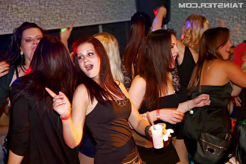 16P Cock-hungry amateurs getting naughty at the wild CFNM party