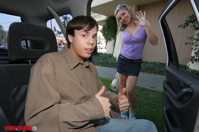 16P Chippy MILF with big tits gets tricked into blowjob on the back seat