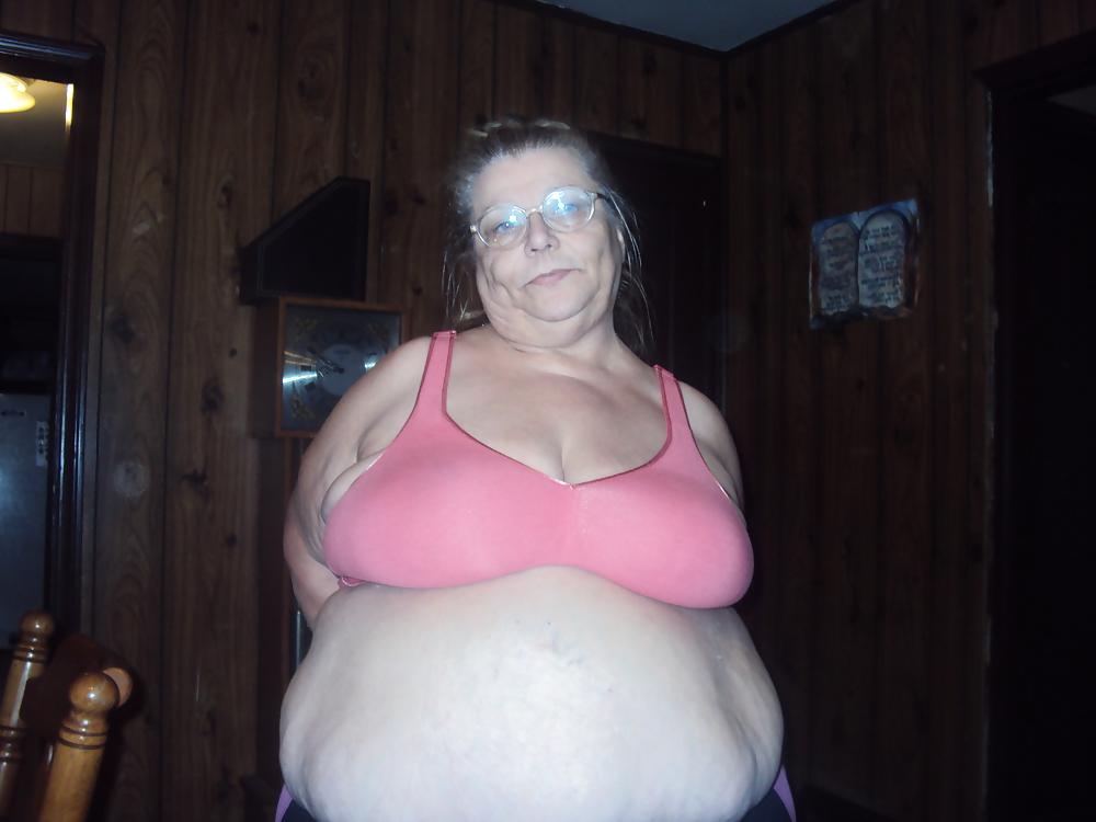 10P Her in pink bra 
