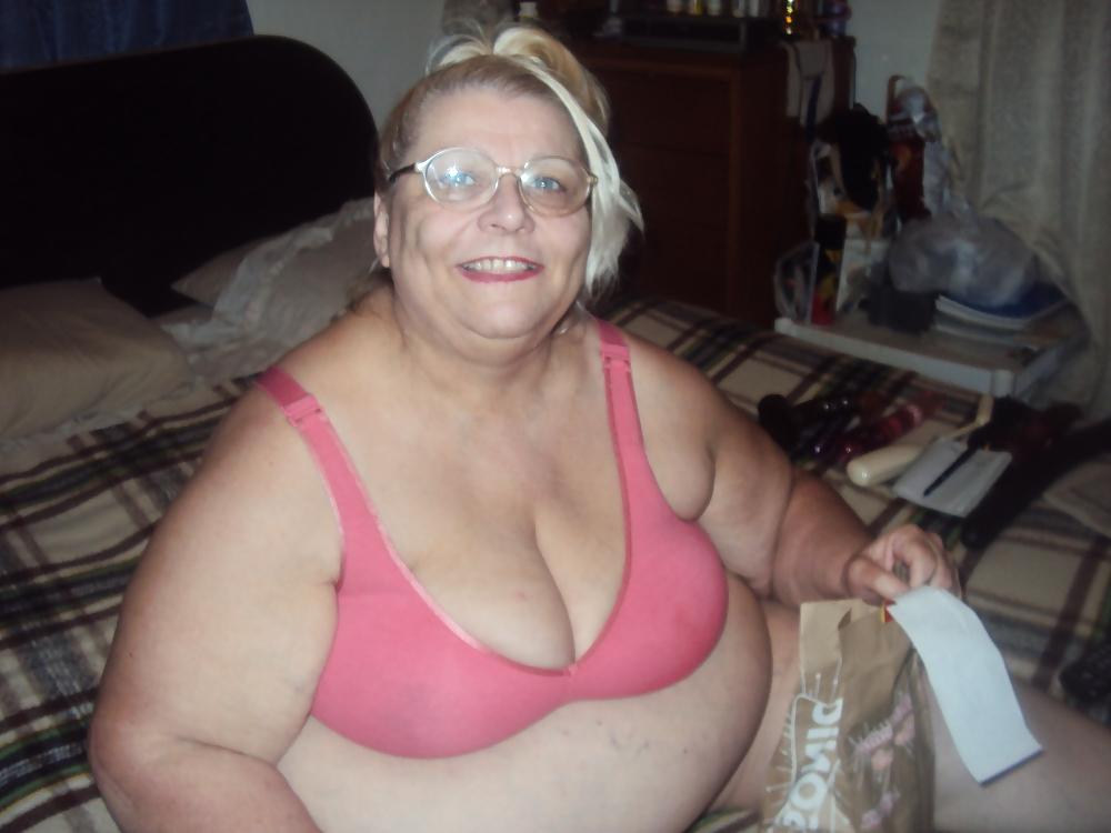 10P Her in pink bra 