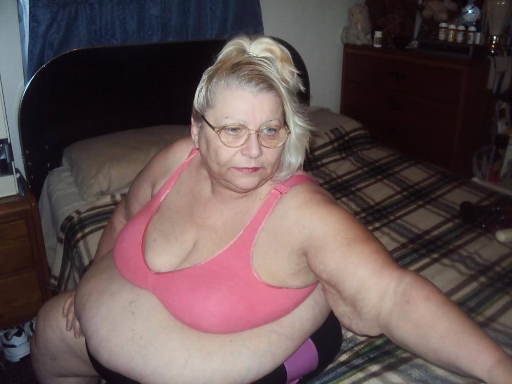 10P Her in pink bra 