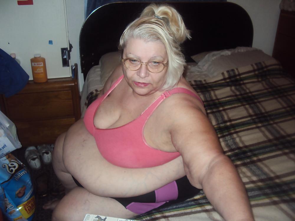 10P Her in pink bra 