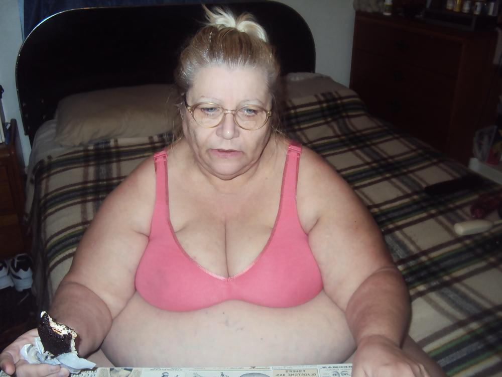 10P Her in pink bra 
