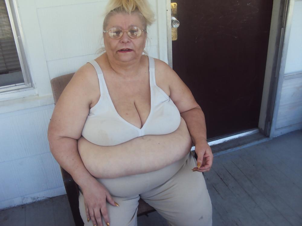 10P Her in white bra 