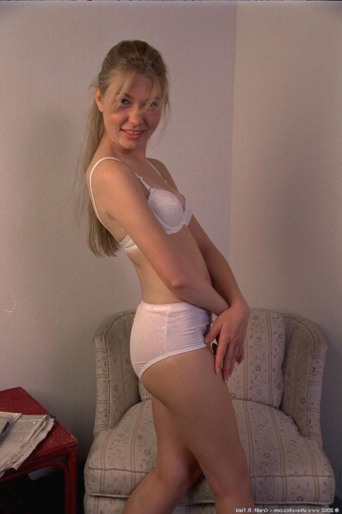 16P Mixed race first timer Maria revealing teenie tits while stripping naked