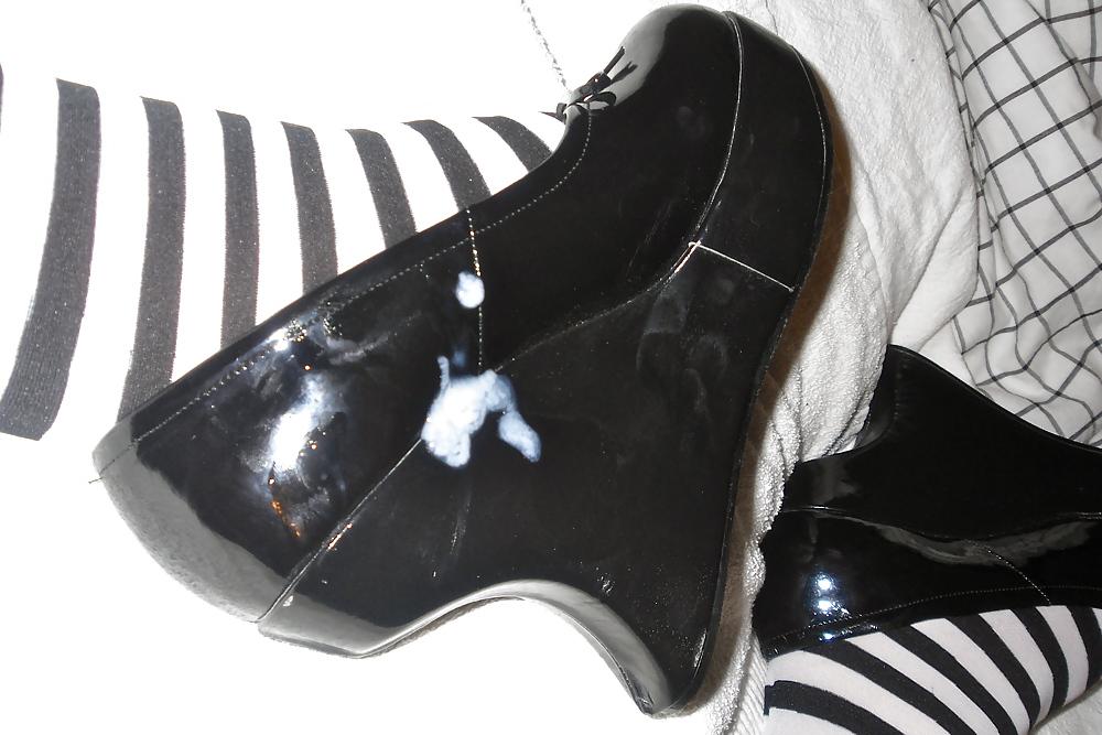 8P Freundin die Schuhe veredelt (Cum on friends Shoes)
