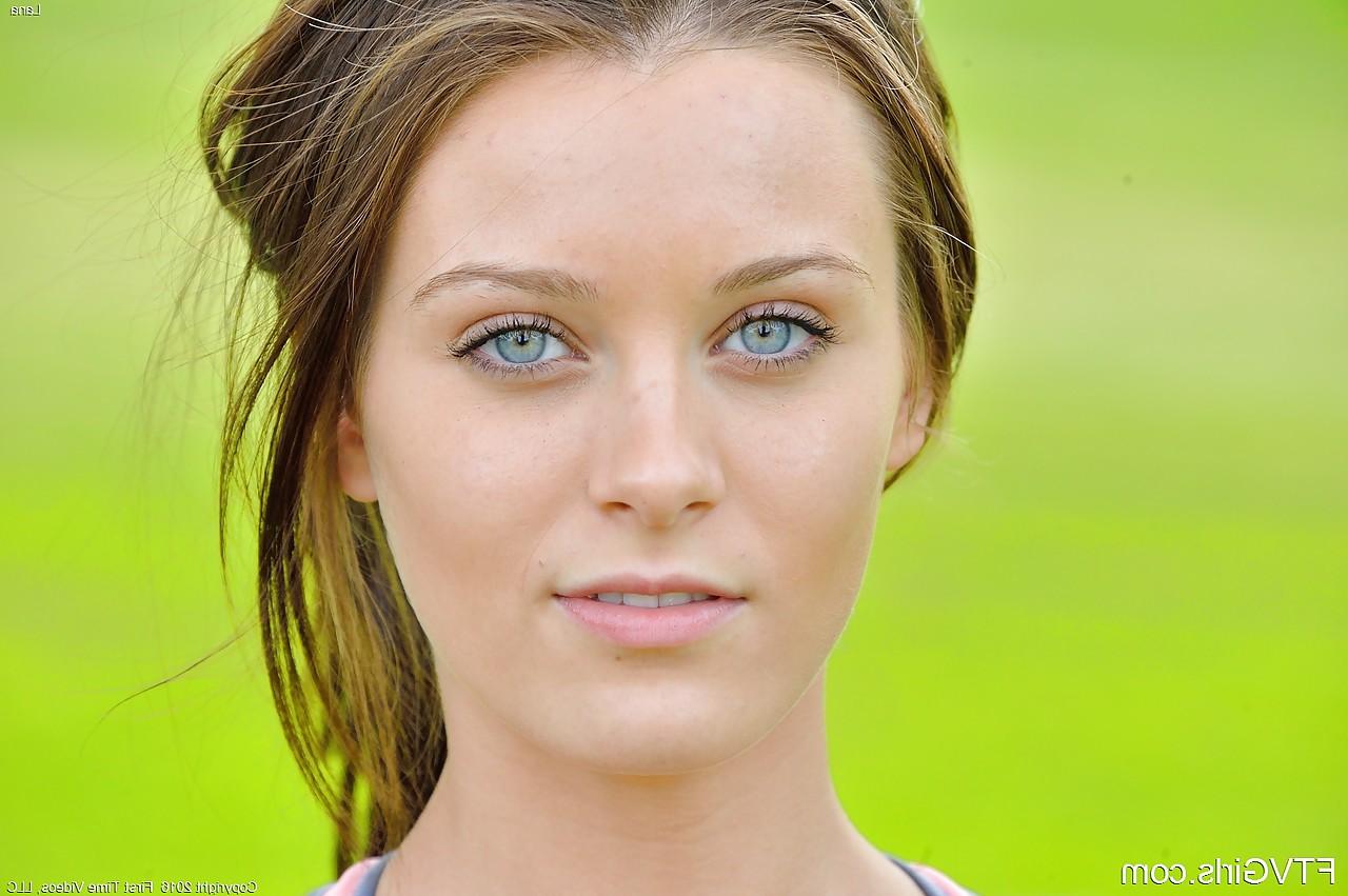 15P Fit chick strips off sports workout clothes to model naked on golf course