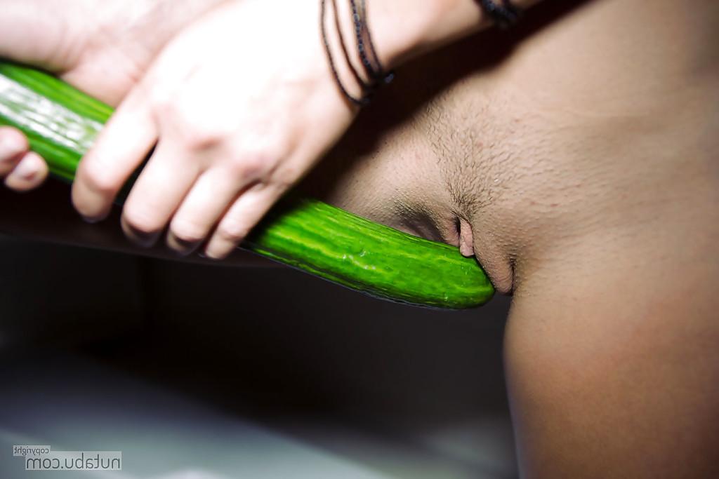 16P Giant sex toy is used by amateur Okean Breeze in bath time fun