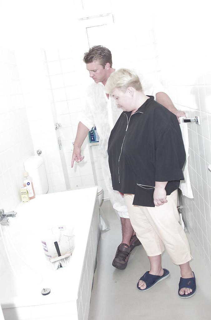16P Euro SSBBW pornstar taking cumshot on face in bath after hardcore fisting