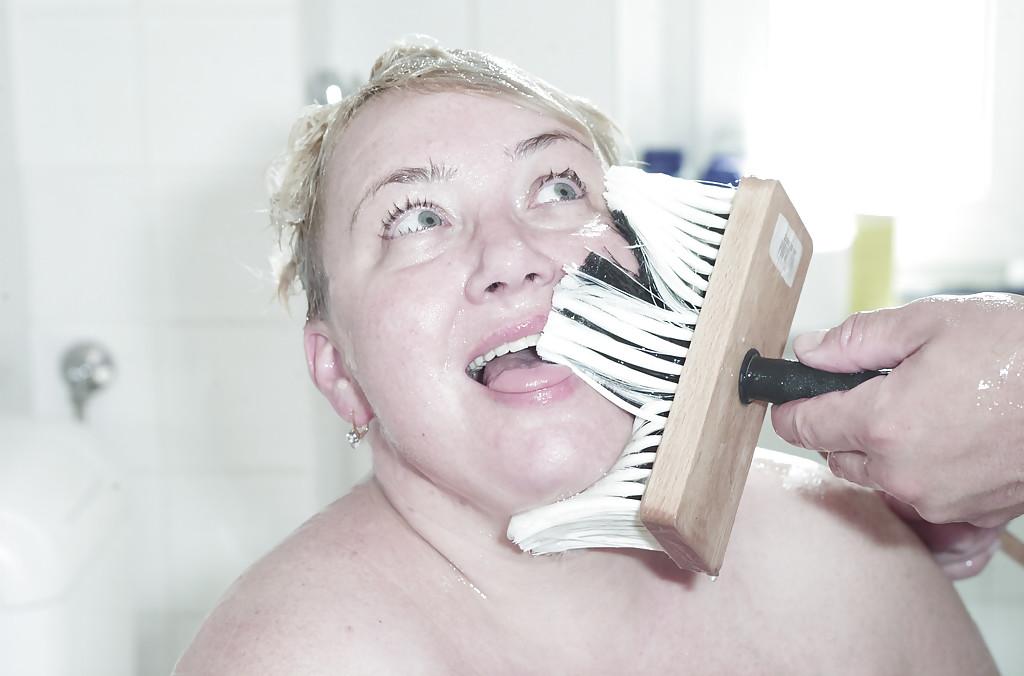 16P Euro SSBBW pornstar taking cumshot on face in bath after hardcore fisting