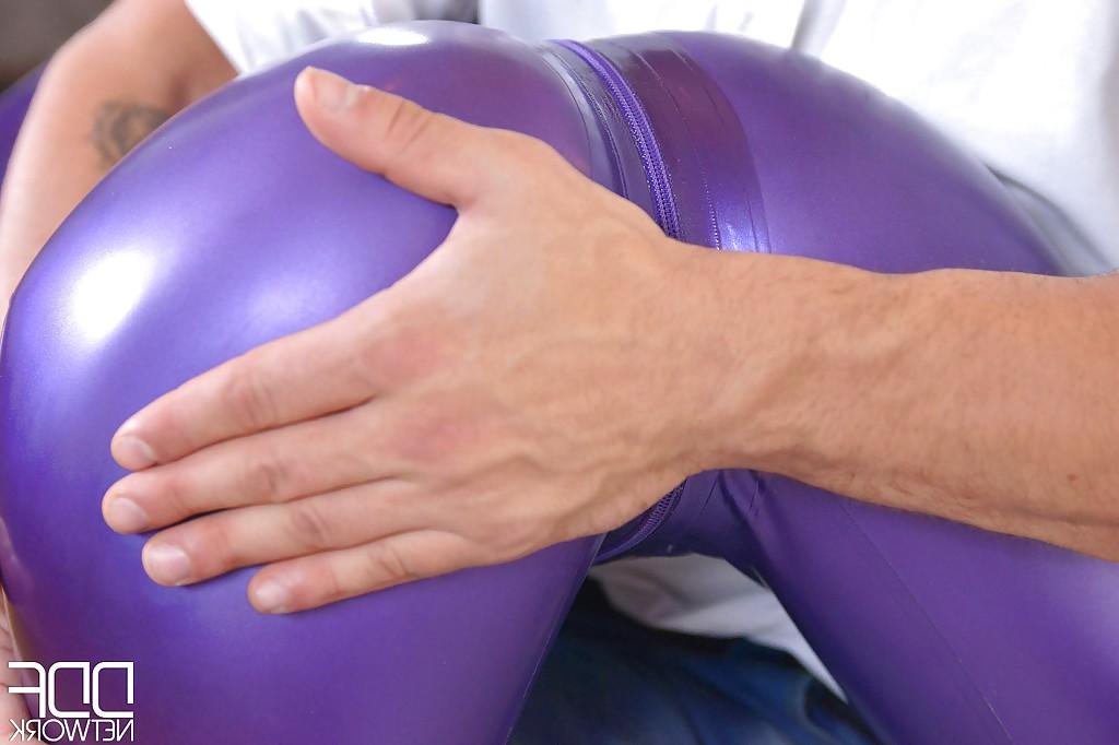 16P Kinky fetish sex with Latex Lucy feeling sex toys inserted into cunt