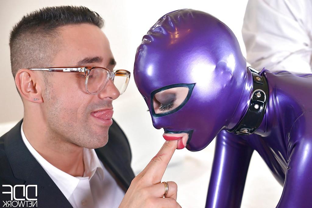 16P Kinky fetish sex with Latex Lucy feeling sex toys inserted into cunt