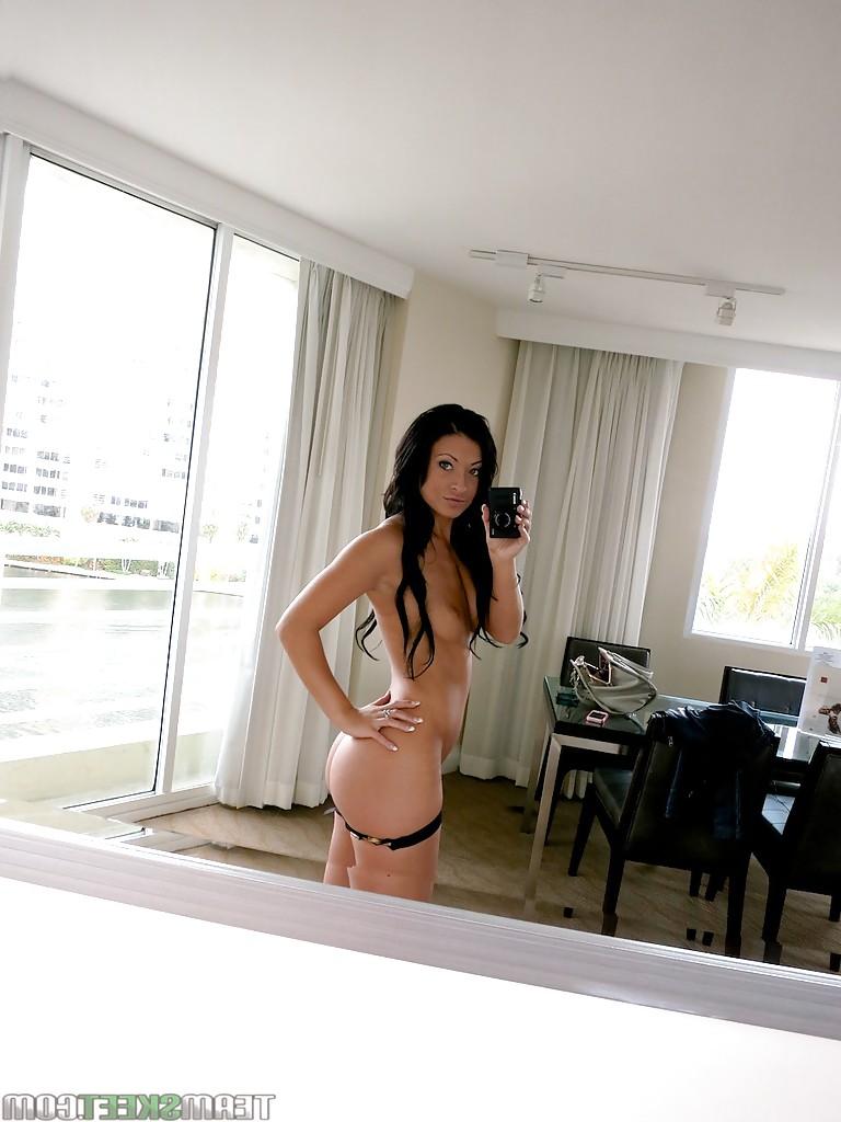 12P Slutty girlfriend Kelly DIamond filming herself in underwear