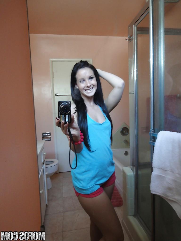 16P Amateur babes Tweety and Maryjane take pics naked in the bath