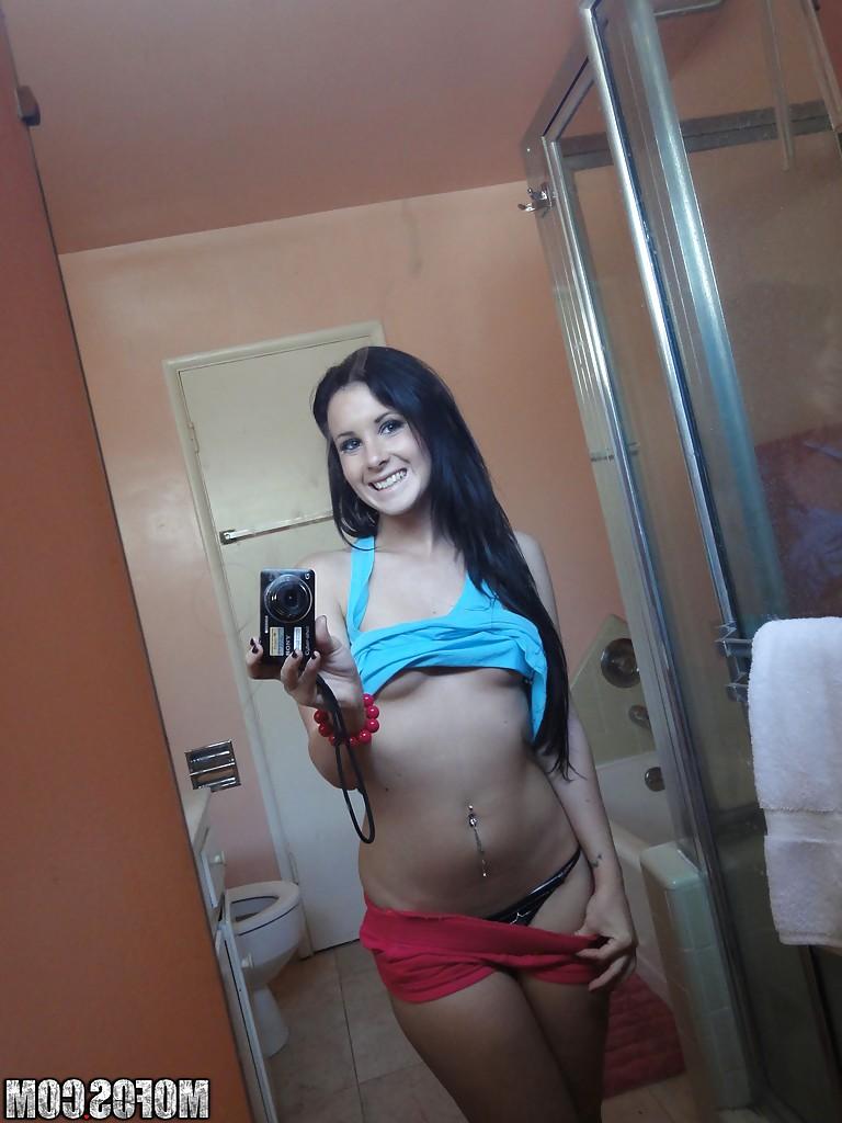 16P Amateur babes Tweety and Maryjane take pics naked in the bath