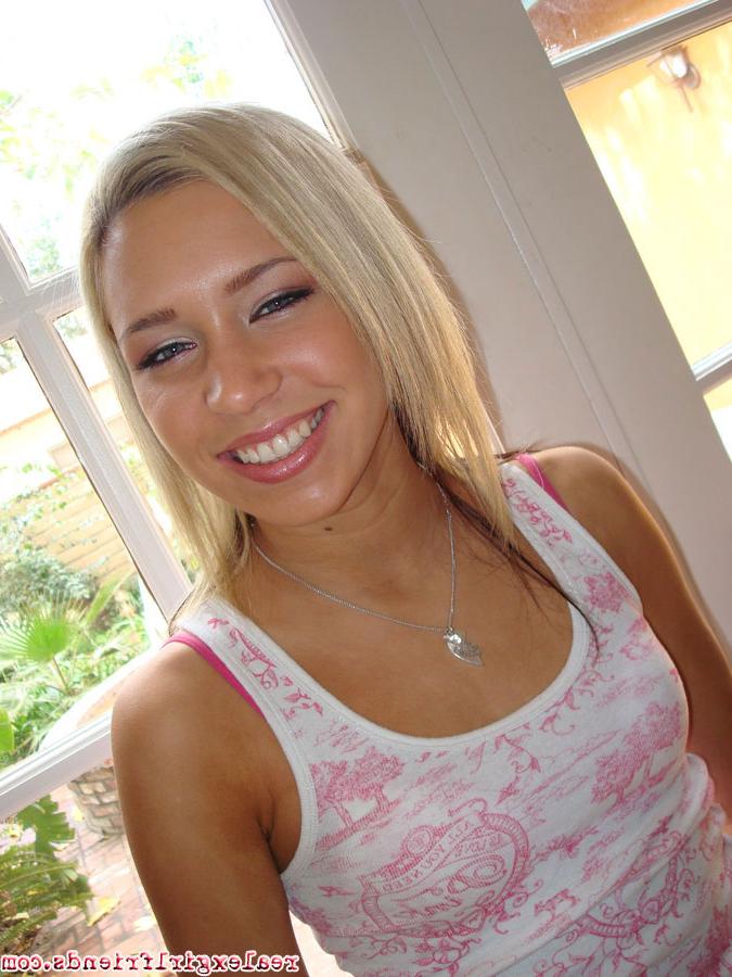 16P Amateur girlfriend Kacey Jordan gets naked to show her youthful body