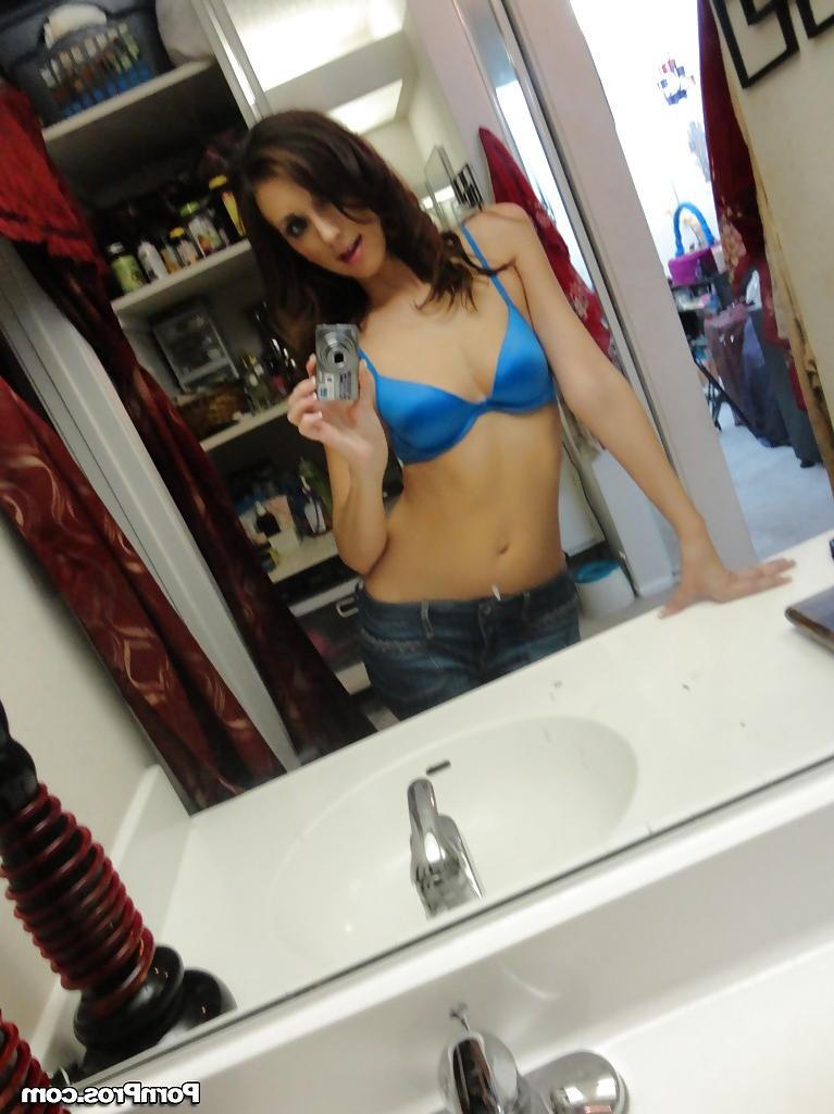 16P Girlfriend posing naked while taking photos of her pussy and tits