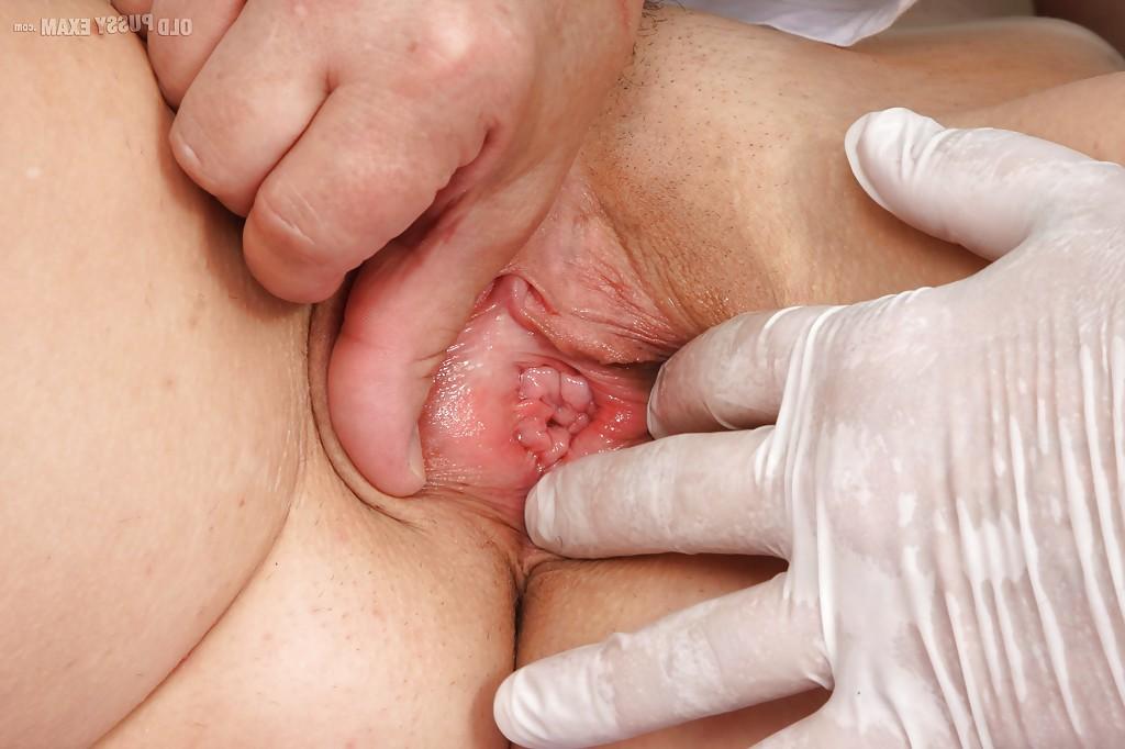 16P Stunning mature brunette with tiny tits toying her cunt after gyno exam