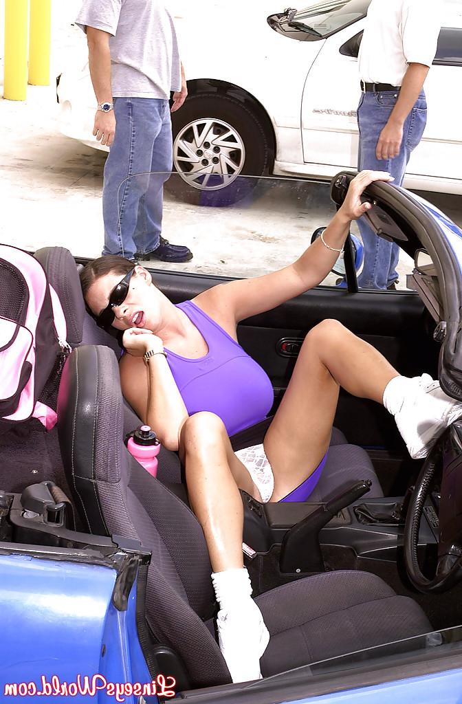 16P Sunglasses clad Euro MILF Linsey Dawn McKenzie flashing big tits in public