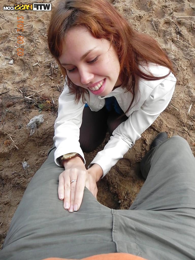 16P Brunette babe girlfriend giving a smooth outdoor blowjob