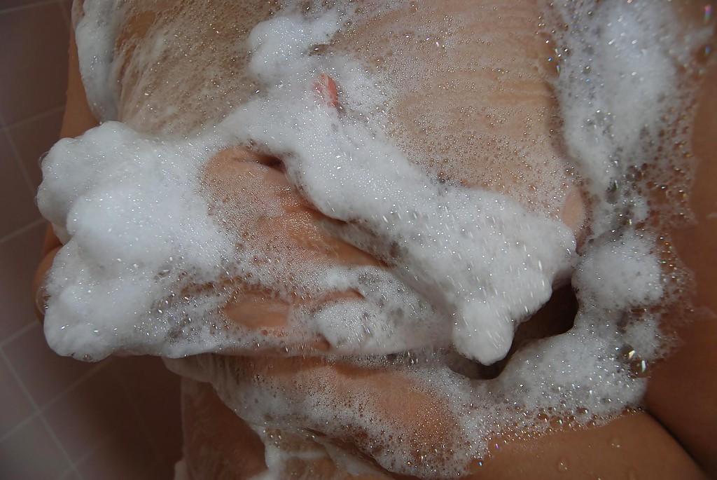 16P Smiley asian teen Maki Miyauchi has some soapy fun in the bath