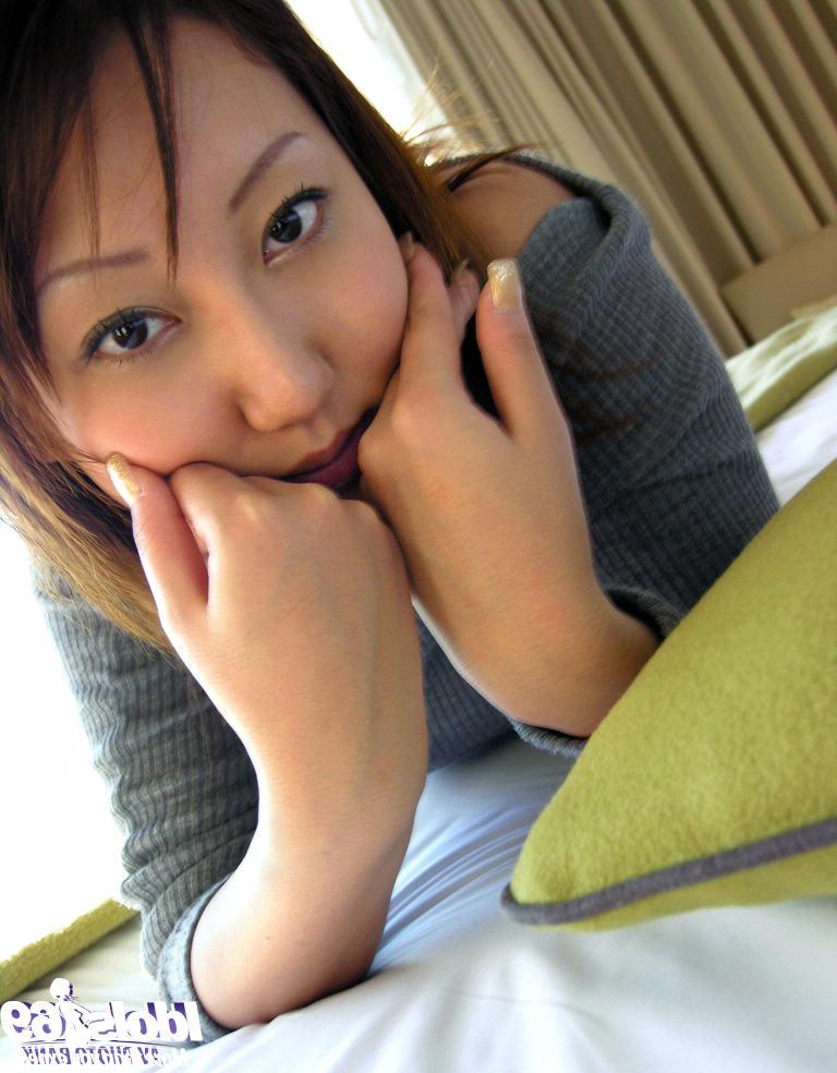 12P Flirtatious asian teen with petite ass slipping off her clothes