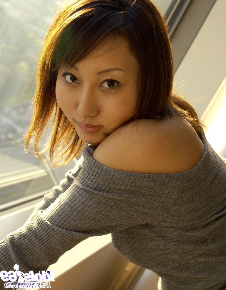 12P Flirtatious asian teen with petite ass slipping off her clothes