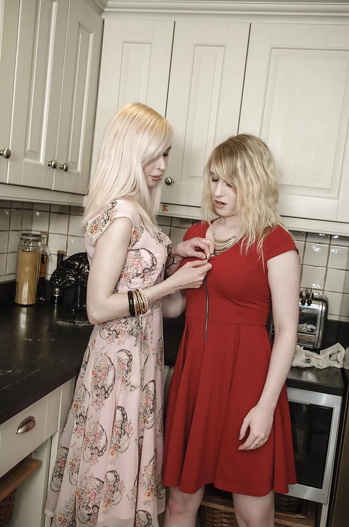 16P Satine Spark knows how to make Ashleigh Doll's cunt really wet