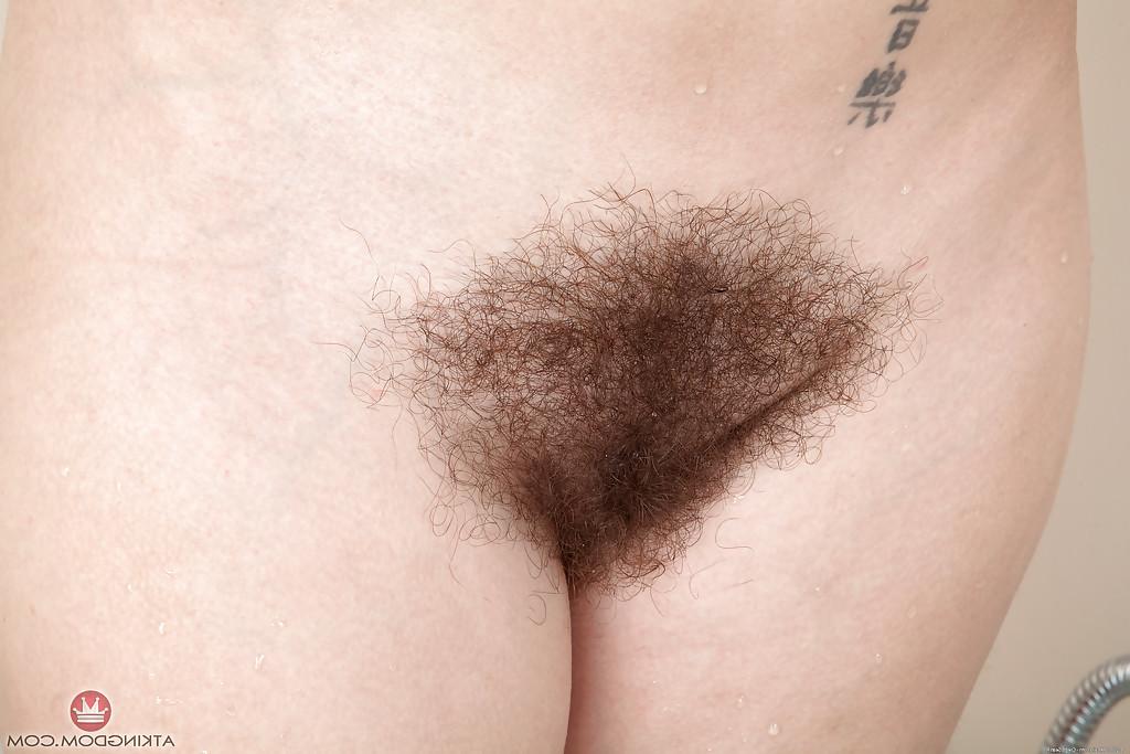 16P Hirsute mature broad displaying hairy legs and tiny tits in bathtub
