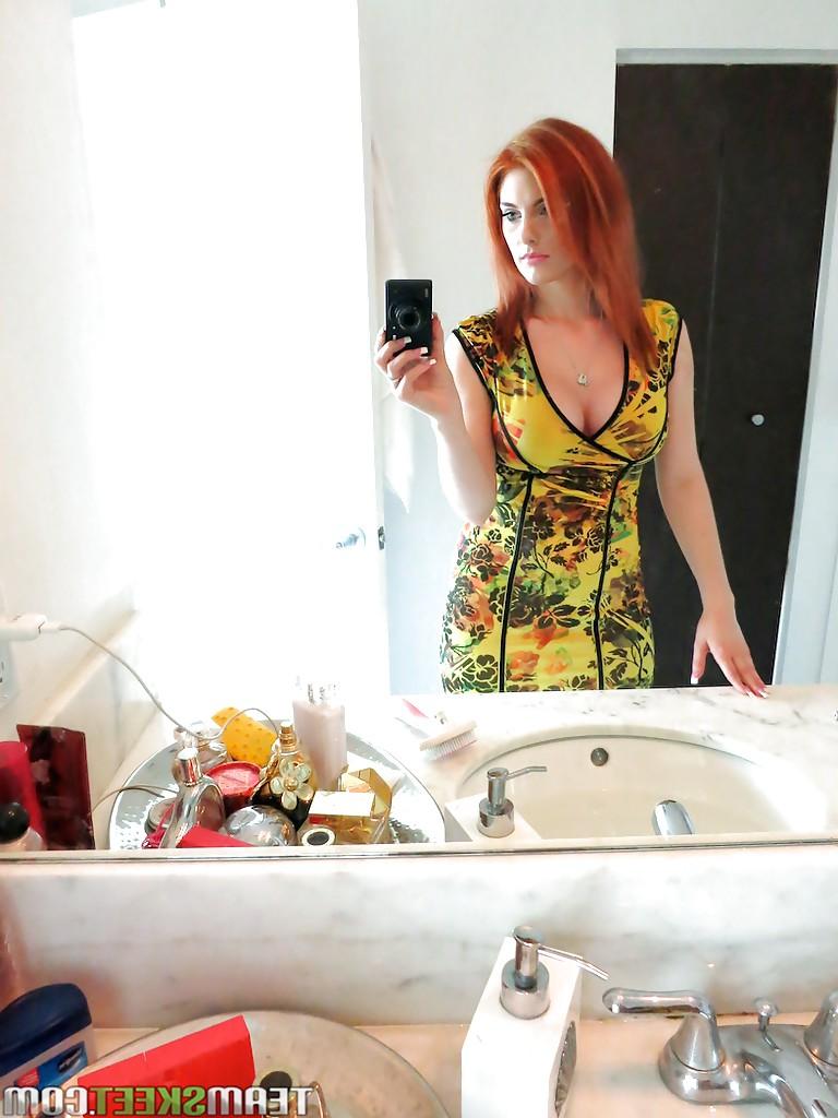 16P Amateur redhead girl Rainia Belle makes sexy, amusing self shots