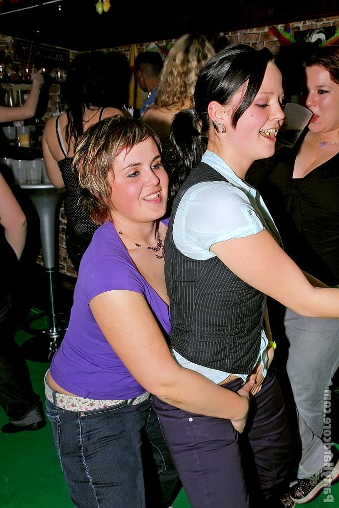 16P Slutty amateurs spend some good time with male strippers at the party
