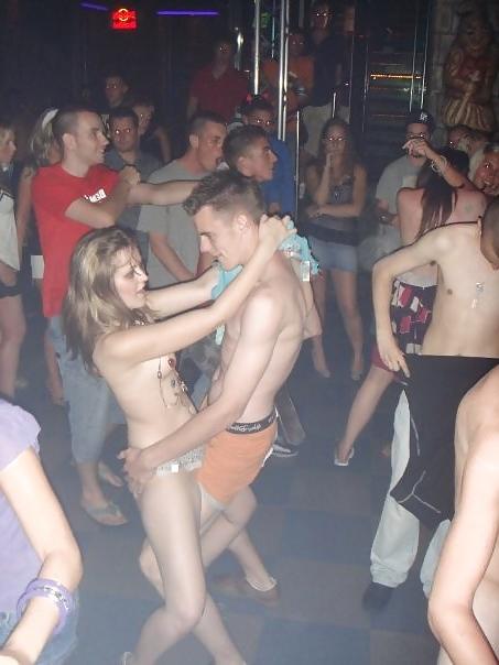 25P Sex On A Bar Crawl