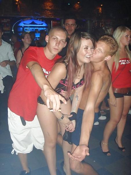 25P Sex On A Bar Crawl