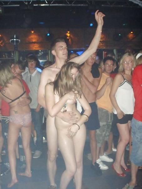 25P Sex On A Bar Crawl