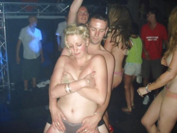 25P Sex On A Bar Crawl