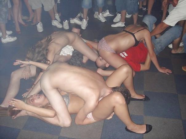 25P Sex On A Bar Crawl