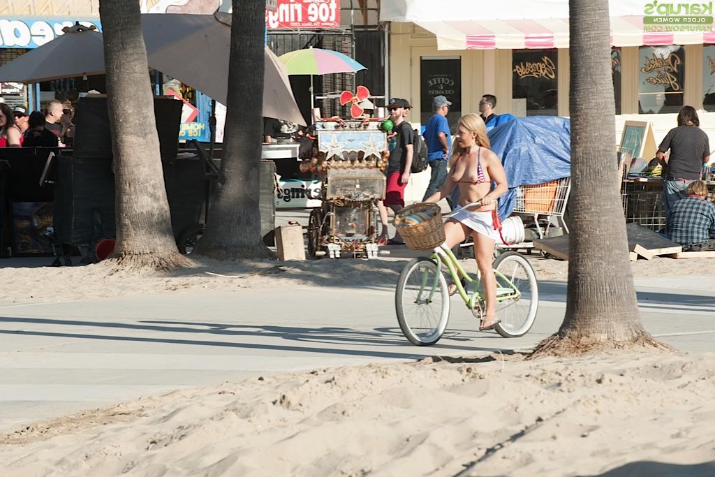 12P Older blonde babe Stevie Lix letting boobs free from bikini on beach