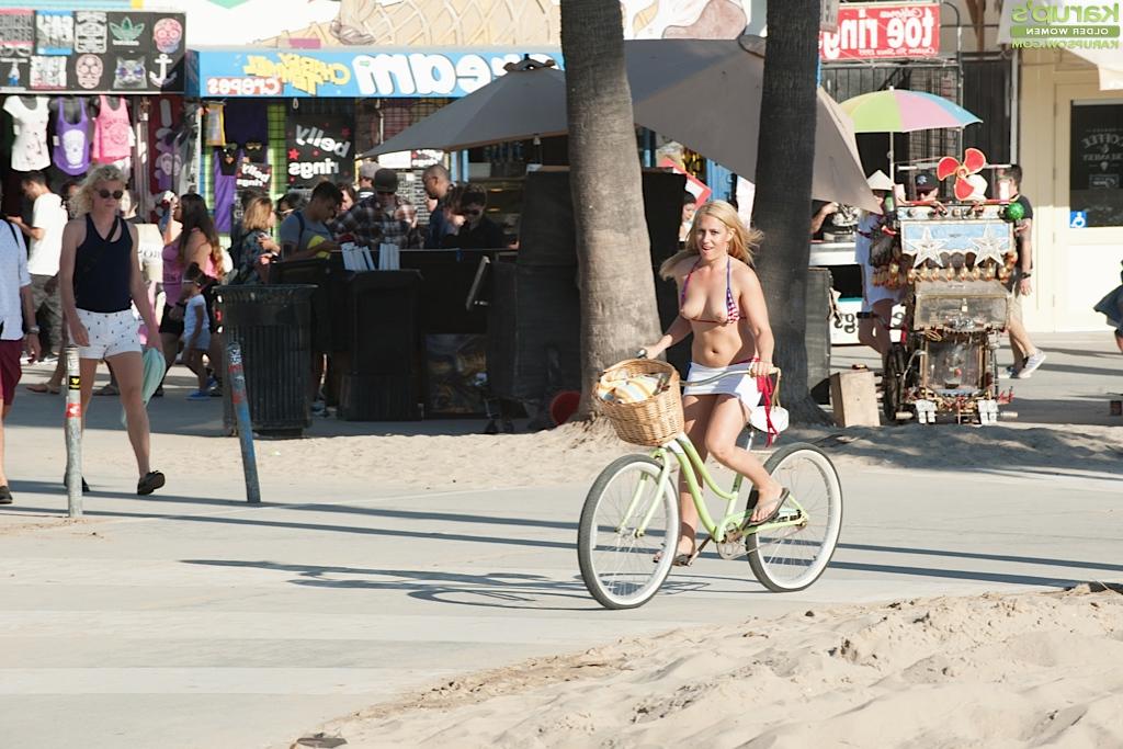 12P Older blonde babe Stevie Lix letting boobs free from bikini on beach