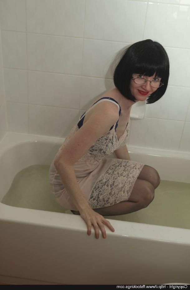 12P Dressed mature lady in black nylon stockings taking a bath