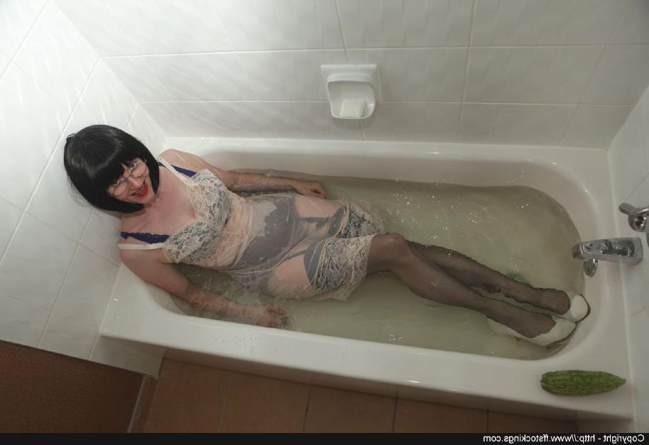 12P Dressed mature lady in black nylon stockings taking a bath